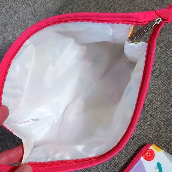 Clinique makeup bags - Picture 4 of 4